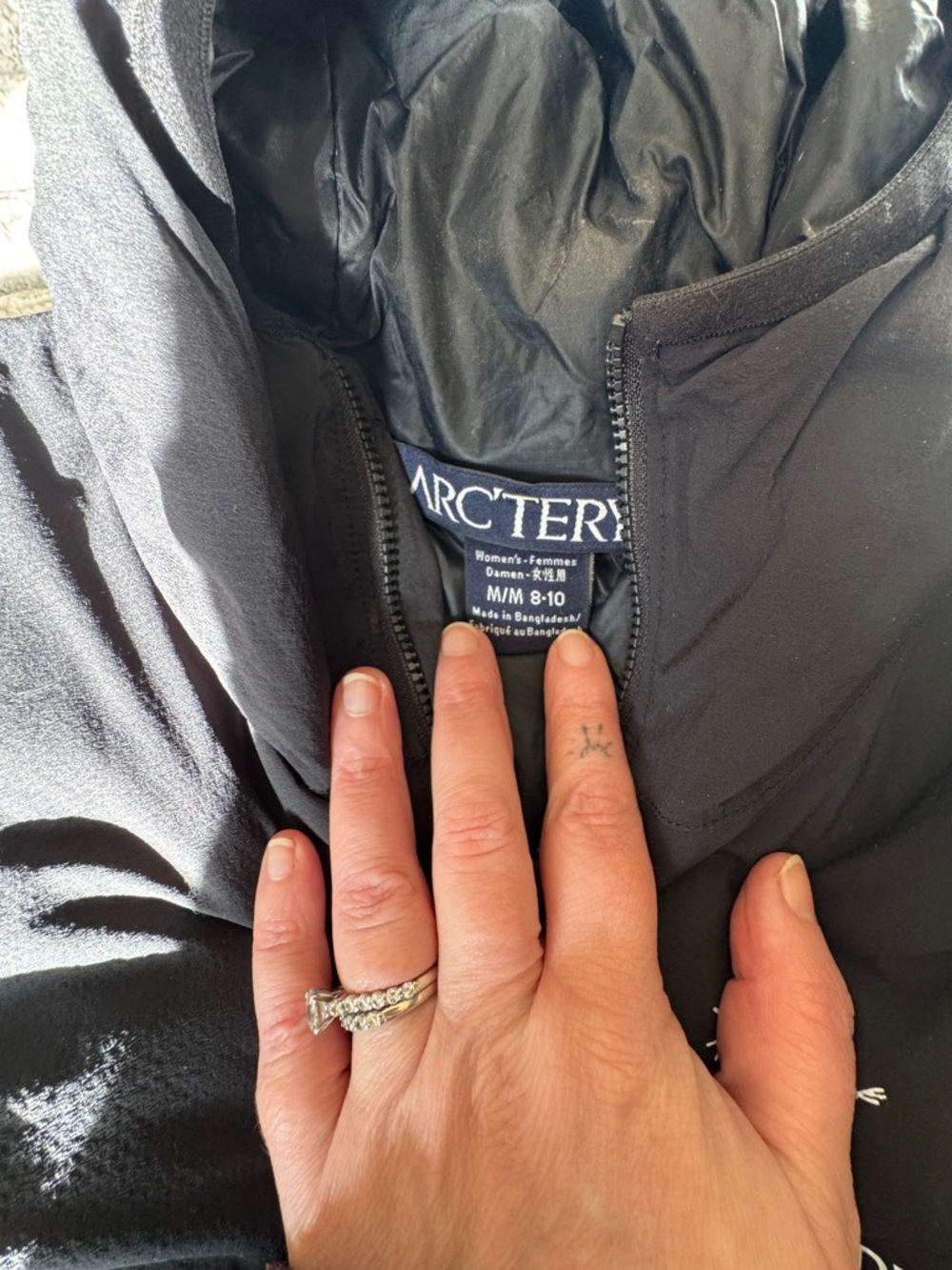 Arc'teryx Women's Atom Black Hooded Jacket - Lightweight Jacket - M - Picture 4 of 8
